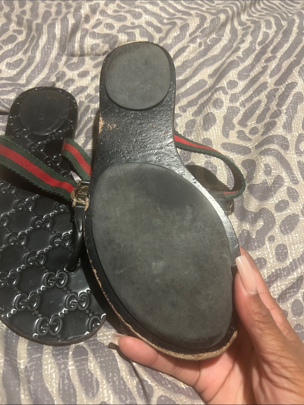 Gucci Black Embossed GG Thong Sandals with Red-Green Web - Picture 2 of 3